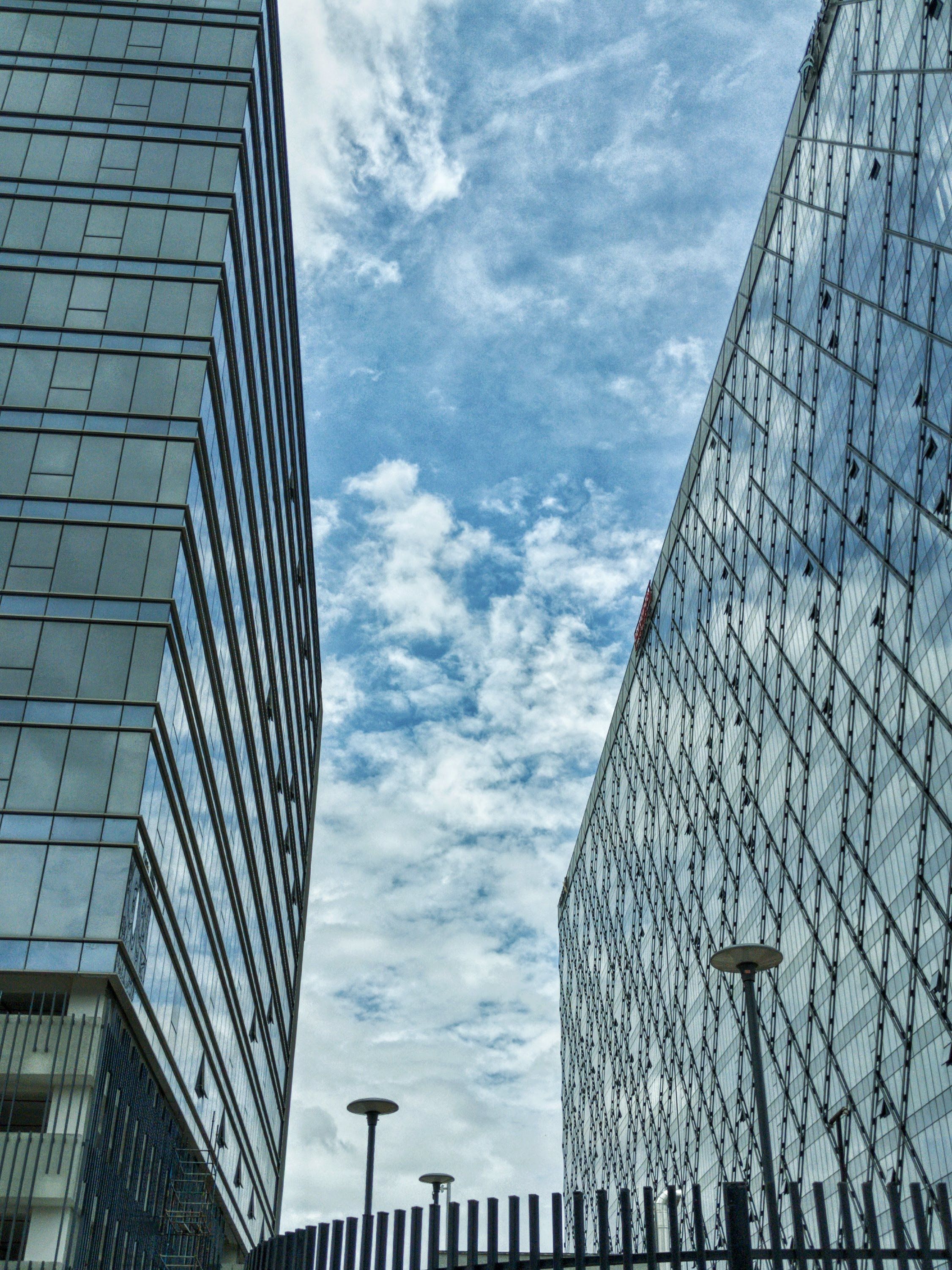 Modern Building Exterior · Free Stock Photo