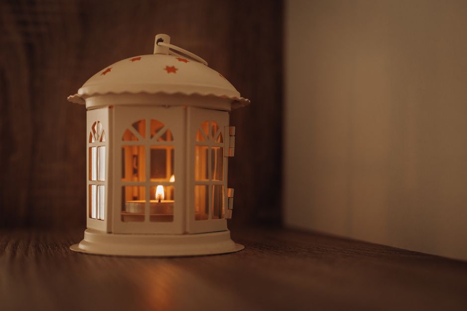 Q: How can I create a cozy ambiance in my small bedroom using small bedroom ideas for couples on a budget?