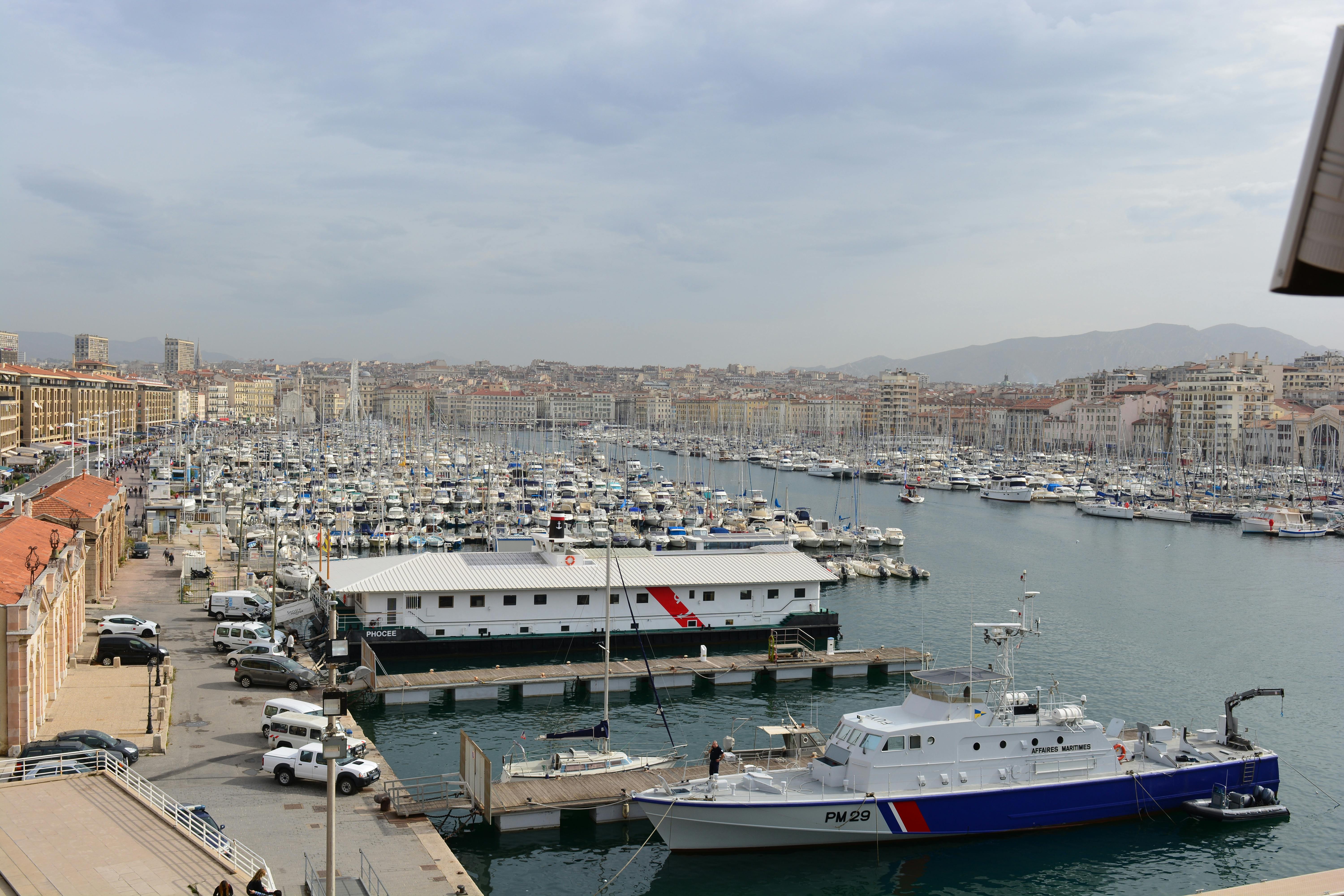 Vieux-Port de Marseille panoramique — rooftop