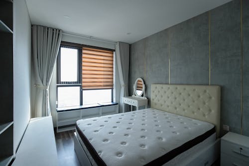 Gratis lagerfoto af gardiner, grå væg, hotel