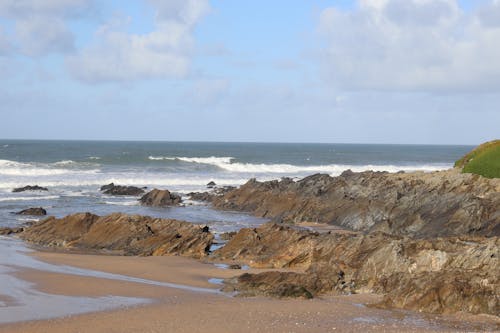 Foto profissional grátis de beira-mar, rochas da praia