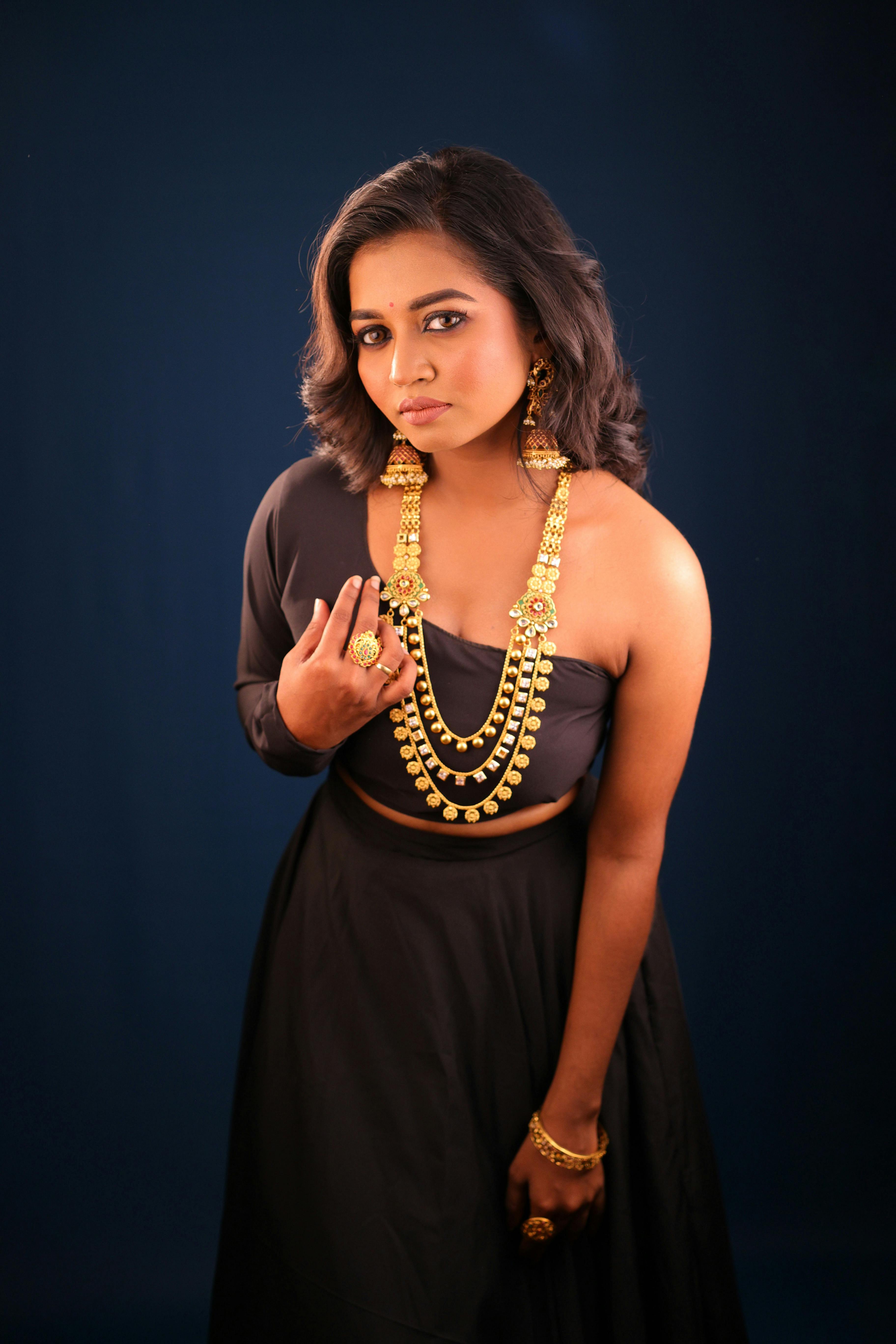 Indian Girl Wearing Black Saree Jewellery Stock Photo 2317303115 |  Shutterstock