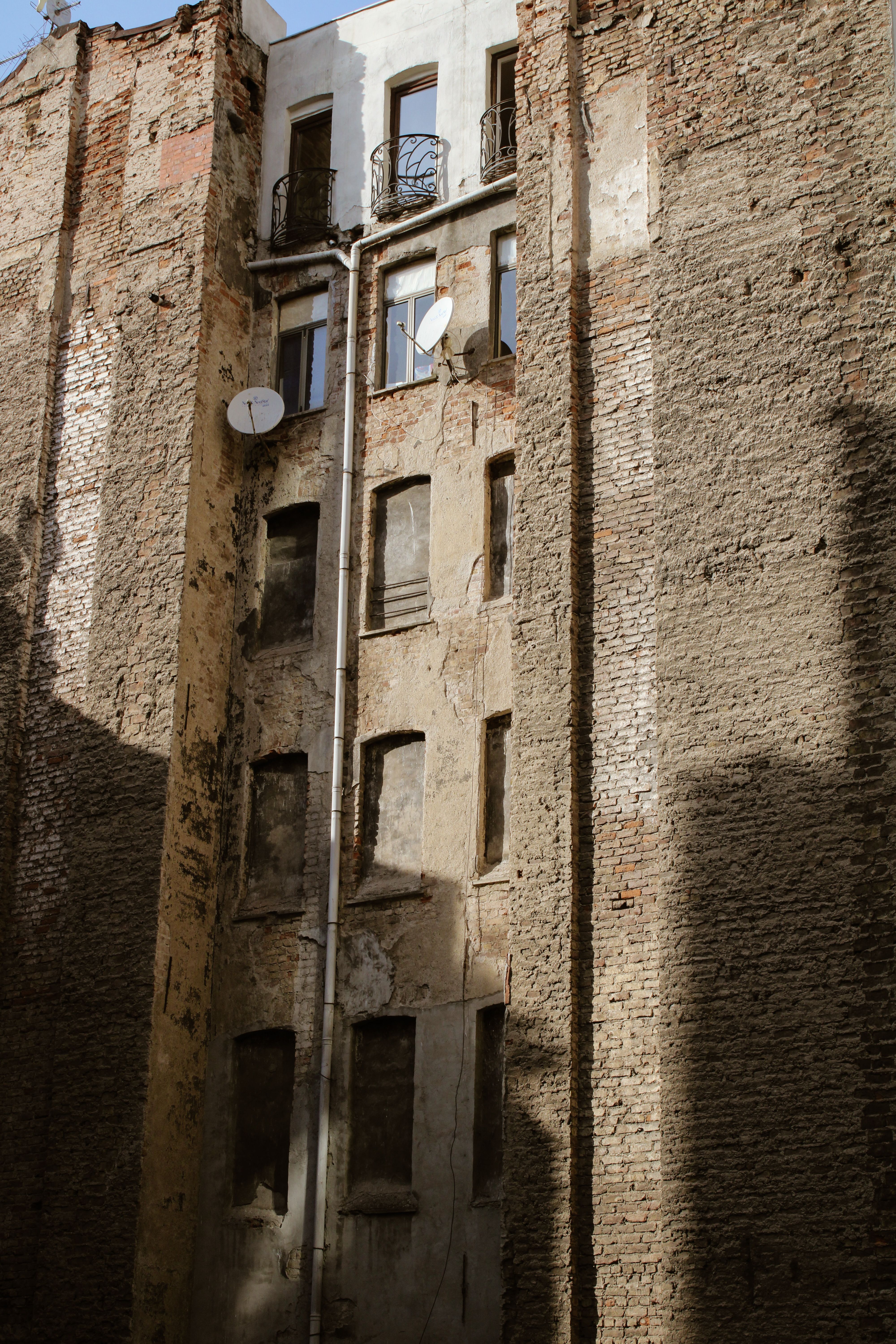 Facade of Residential Building · Free Stock Photo