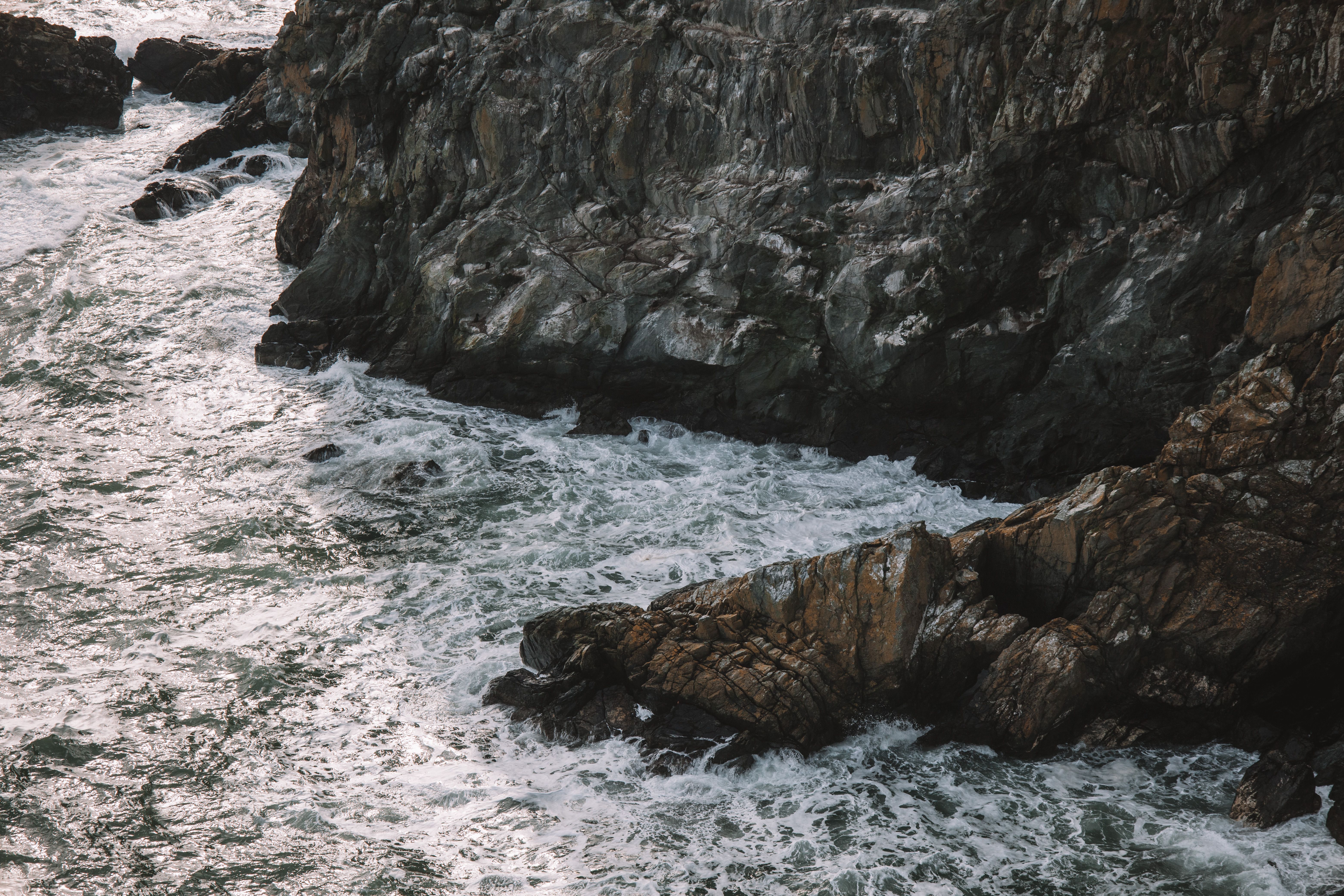 Waves Splashing on Rocks at Seashore · Free Stock Photo