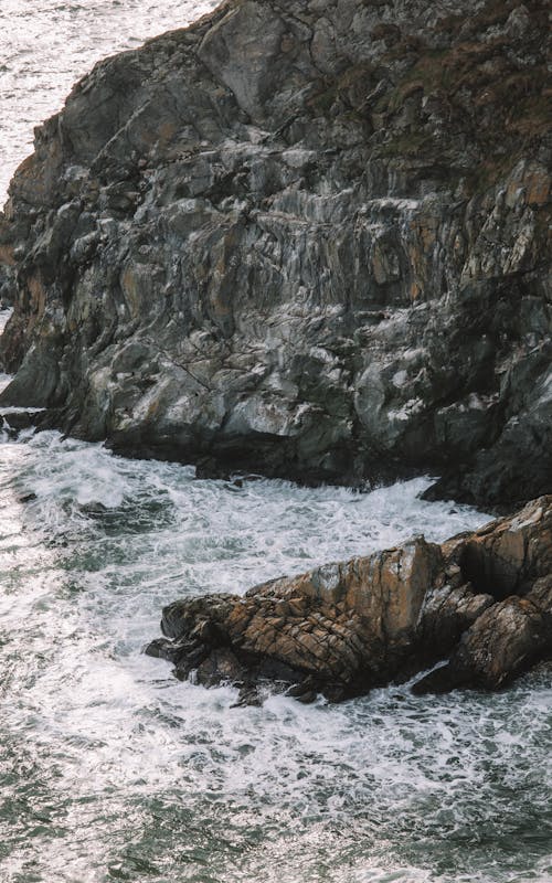 Gratis arkivbilde med bølger, klippe, kraft i naturen
