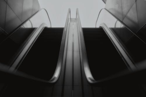 คลังภาพถ่ายฟรี ของ ขาวดำ, บันไดเลื่อน, รถไฟใต้ดิน