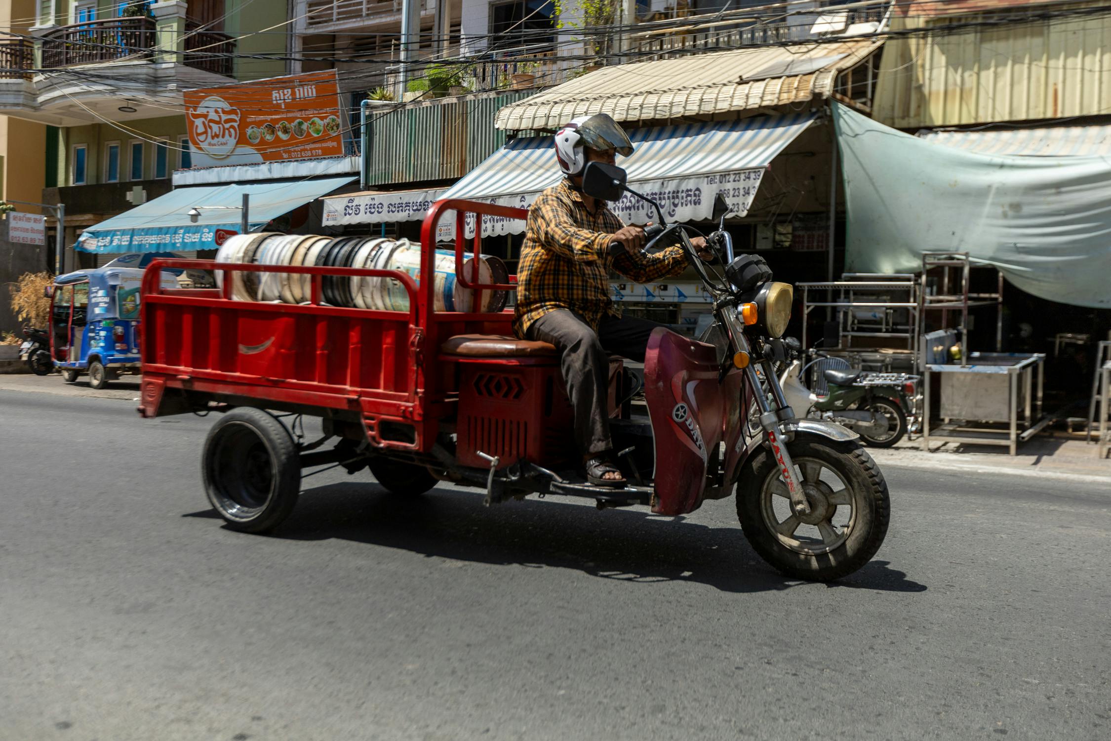 Man on Auto Rickshaw · Free Stock Photo