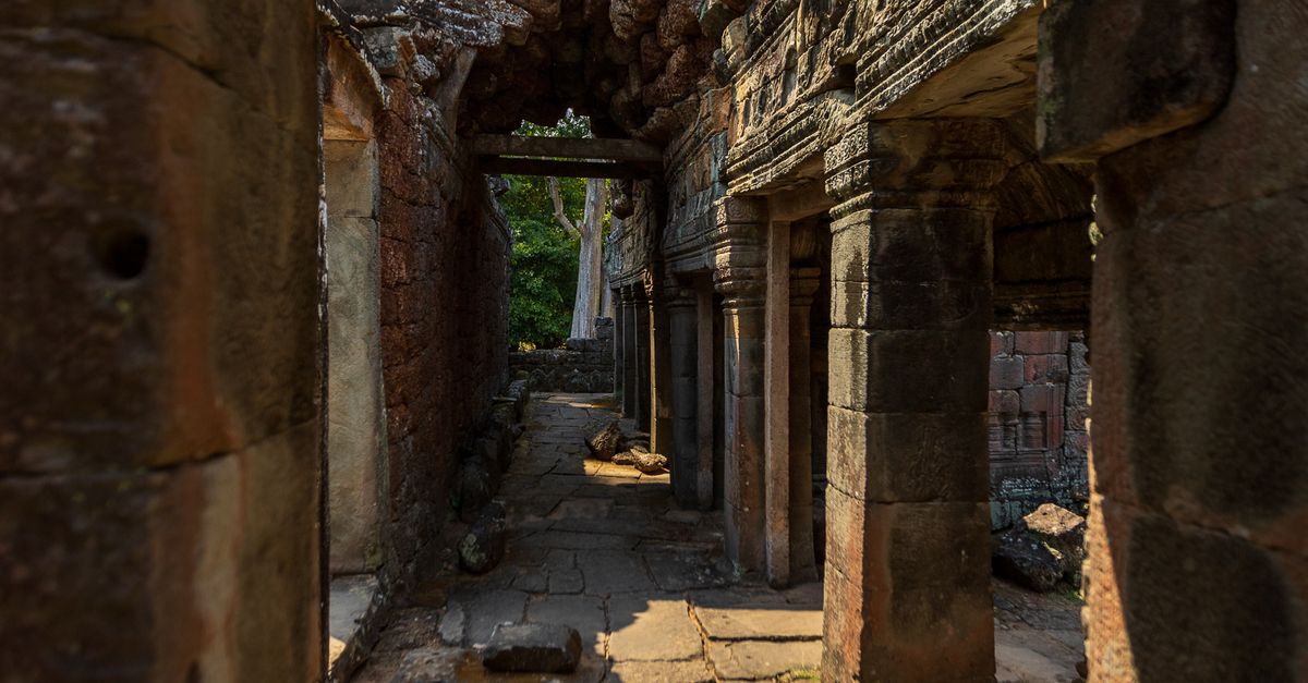 Interior of the Ruins at Angkor Wat Temple Complex, Siem Reap, Cambodia ...