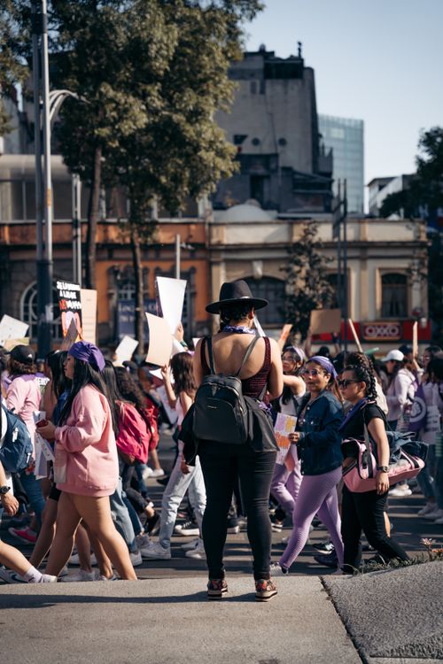 Free Vibrant protest for women's rights in Mexico City, capturing diverse participants and powerful messages under the clear day sky. Stock Photo