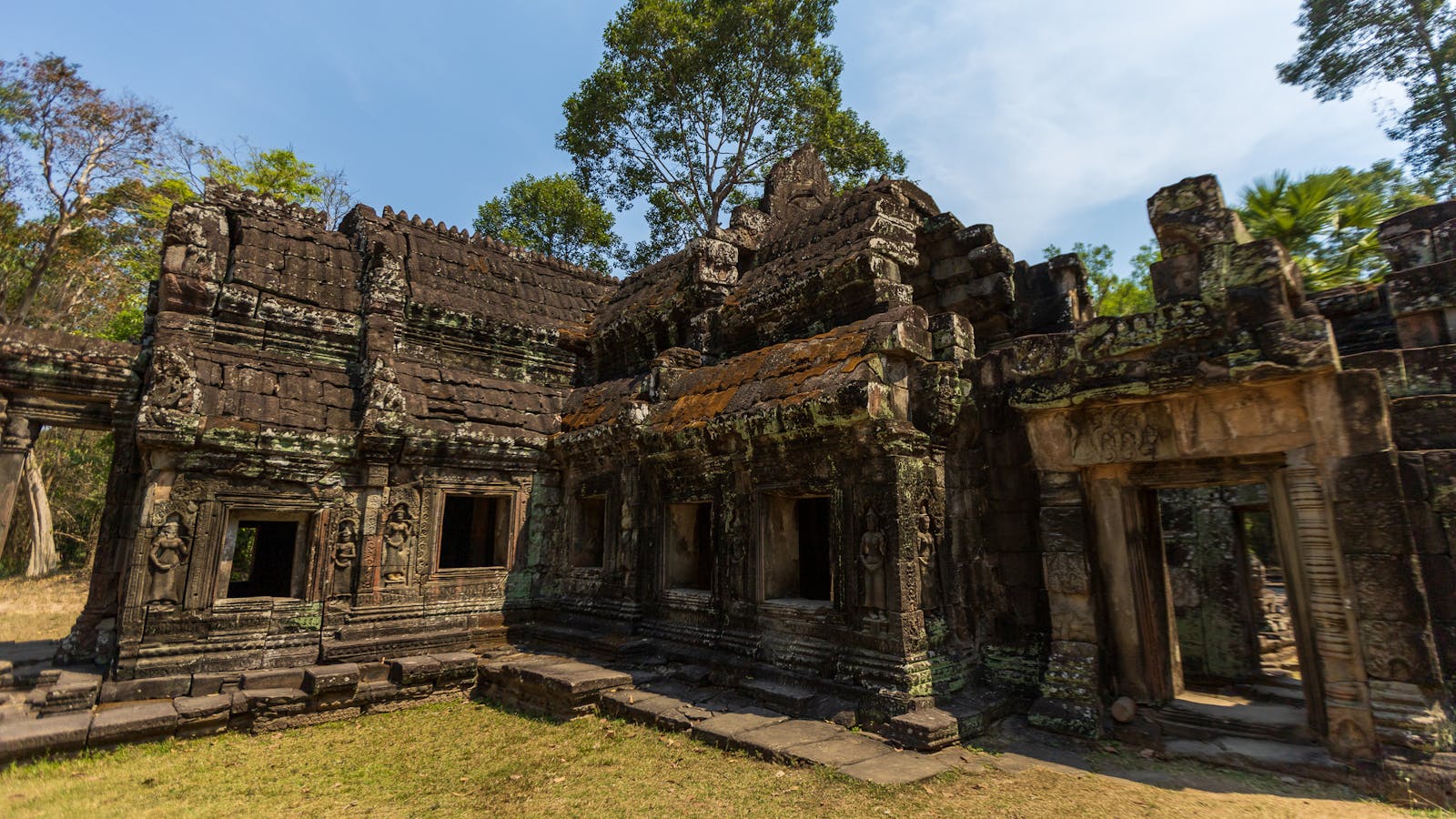 Vue panoramique des ruines du temple d'Angkor Wat au Cambodge