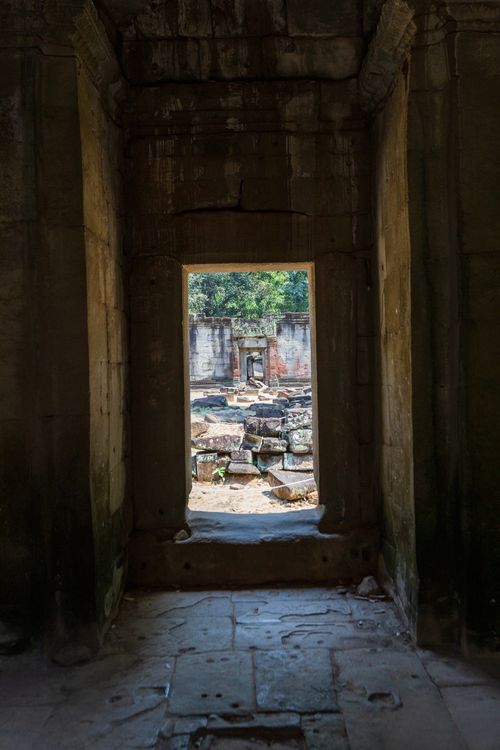 Doorway in Ruins · Free Stock Photo