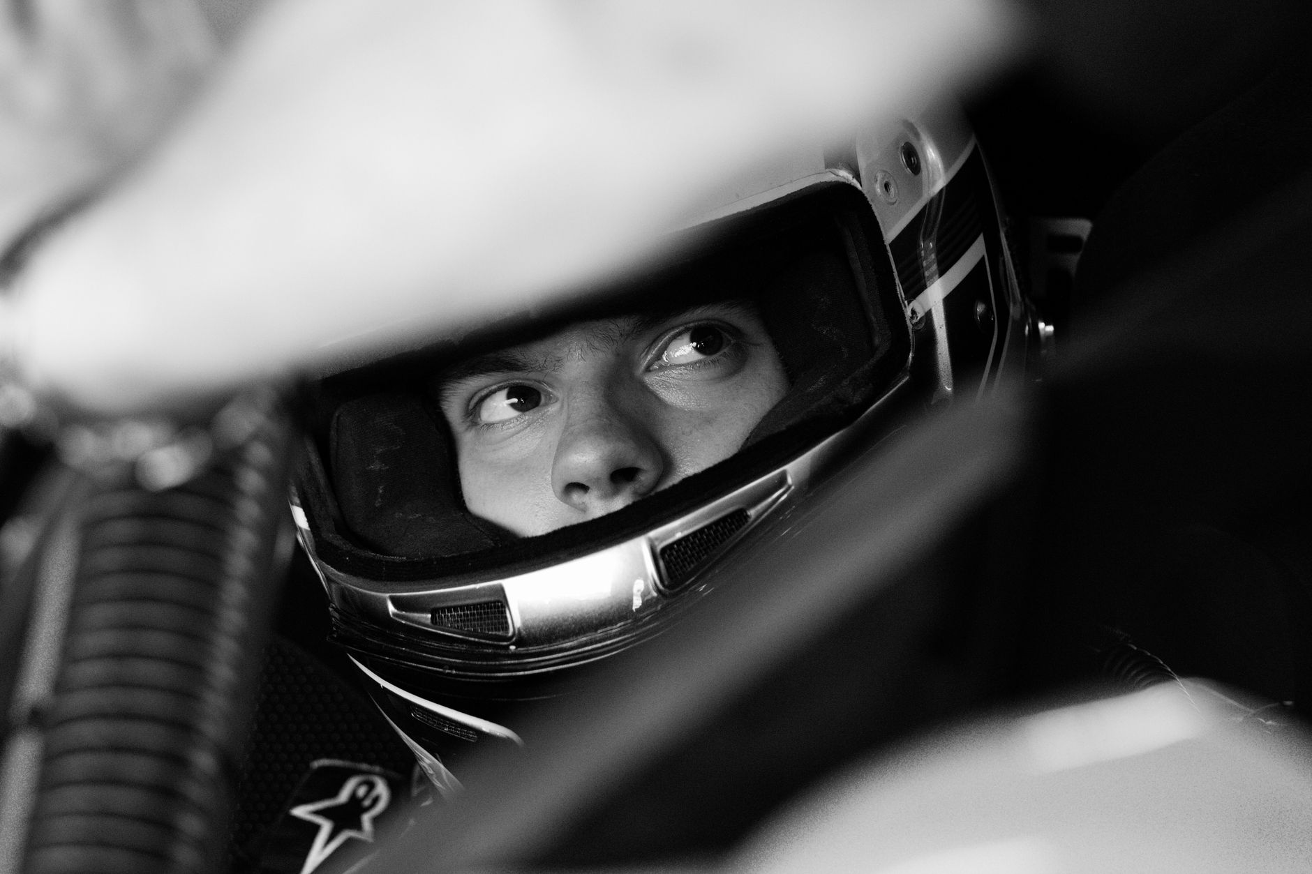 Max Verstappen'in Delft mavisi desenli kaskı
