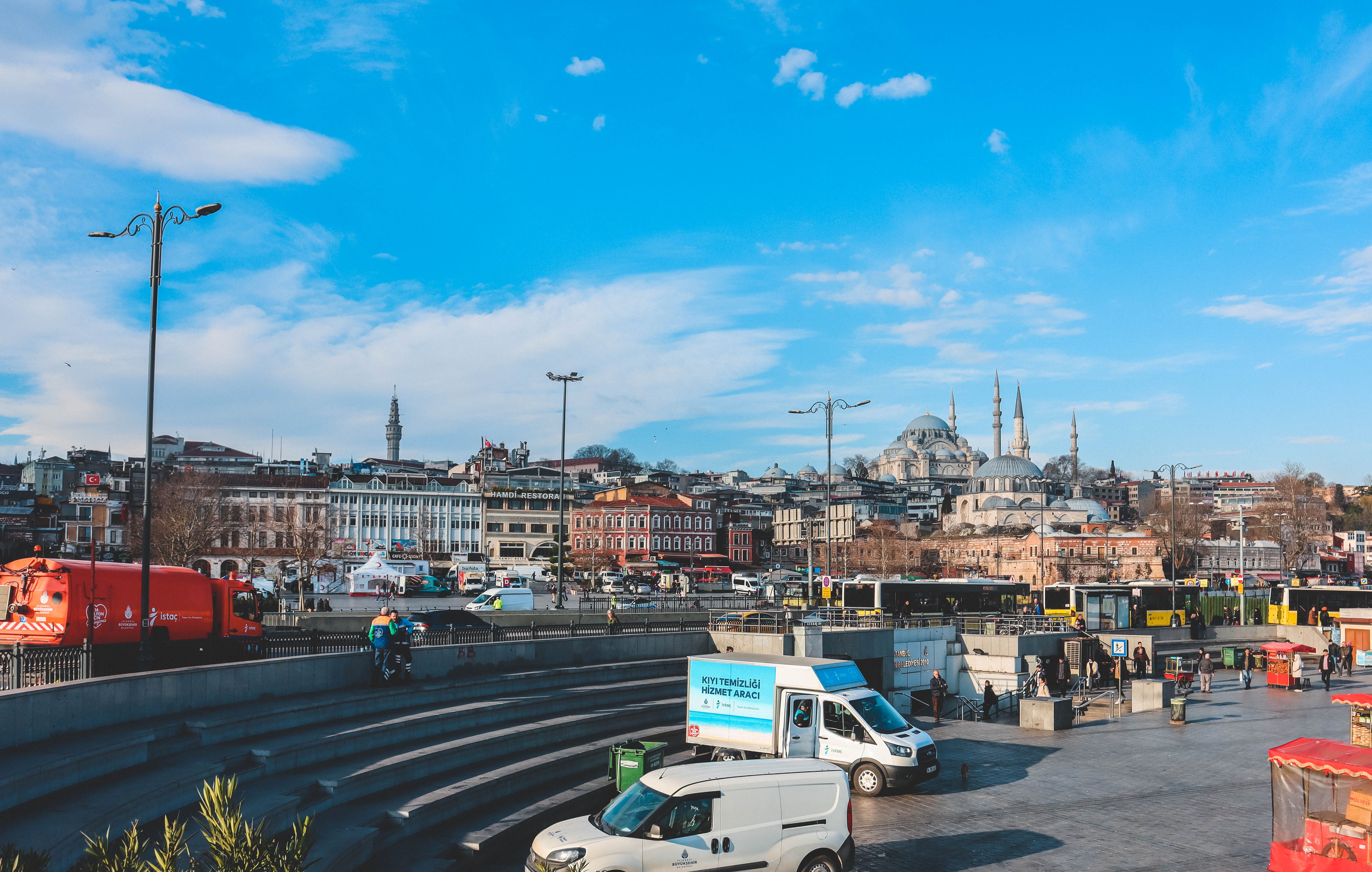 Vibrant cityscape of Istanbul featuring the iconic Suleymaniye Mosque under a clear blue sky.