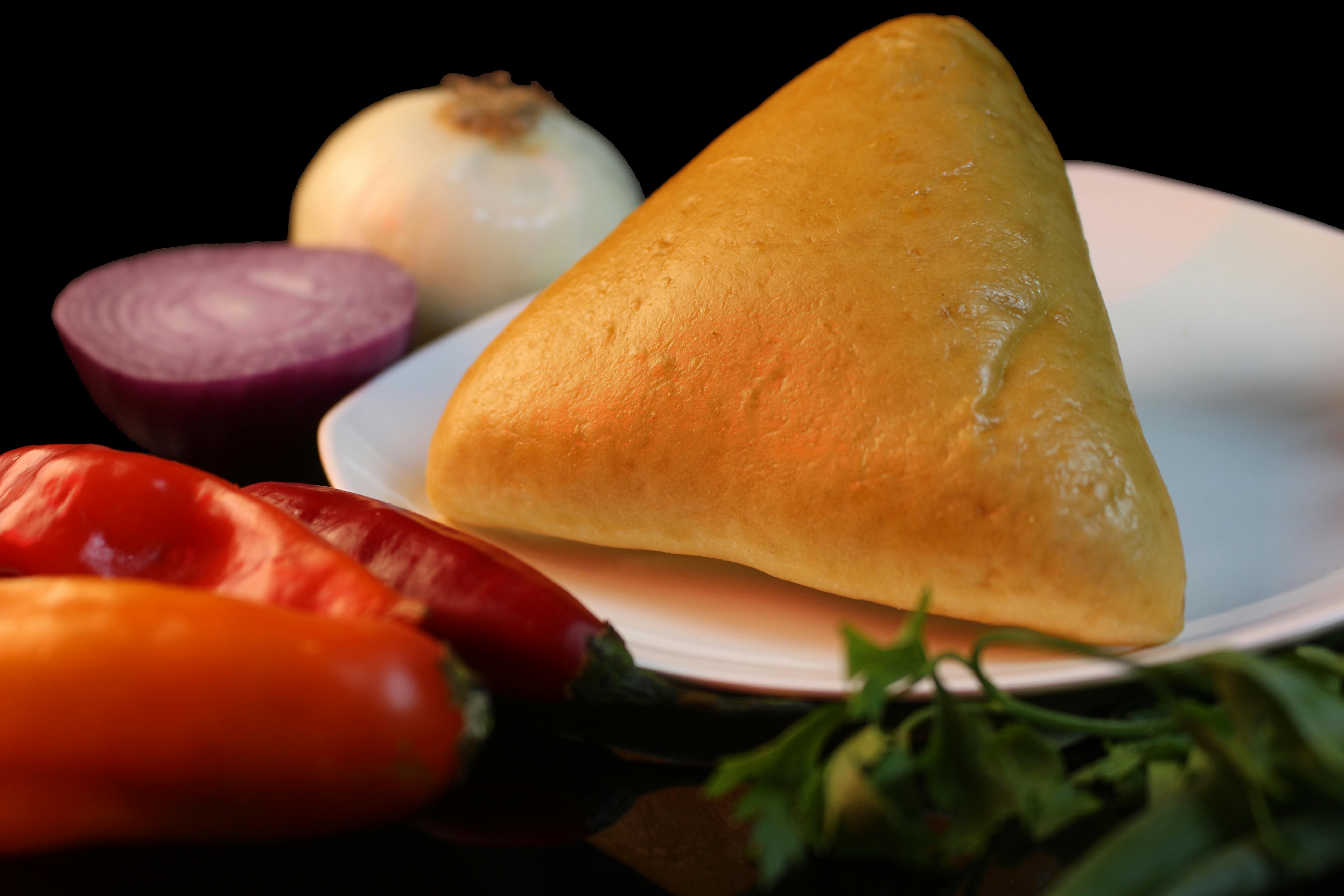 Punjabi Samosa23 Stock Photo - Download Image Now - Samosa, Plate, Baked -  iStock