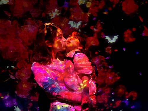Безкоштовне стокове фото на тему «дитина, кольори осені, любов»