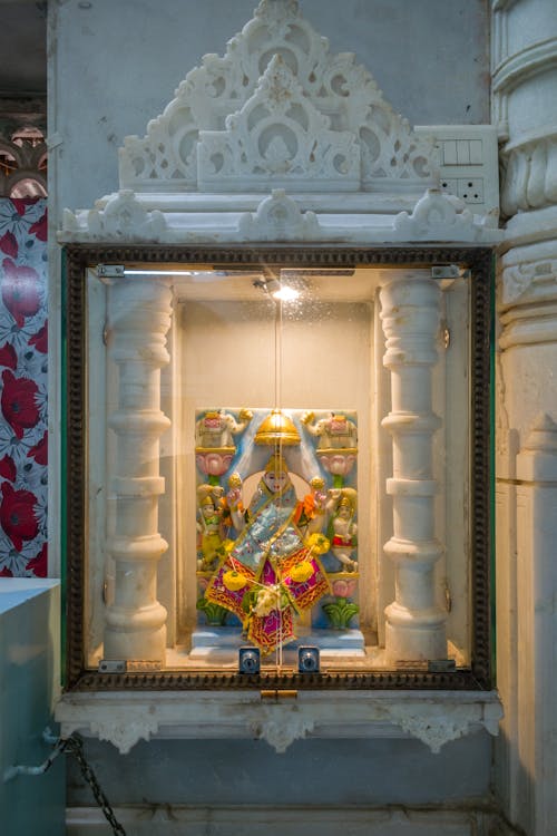 A beautiful idol of Maa Laxmi being worshipped at a Hindu temple in Mumbai, India