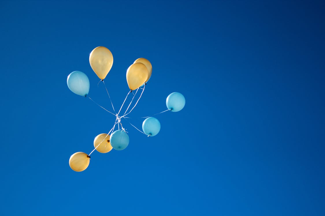Free Photo of Yellow And Blue Balloons On Sky Stock Photo