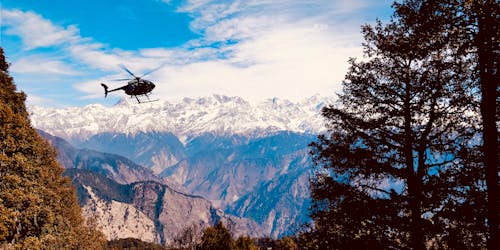 갈색 산들, 구조 헬기, 산악 지역의 무료 스톡 사진