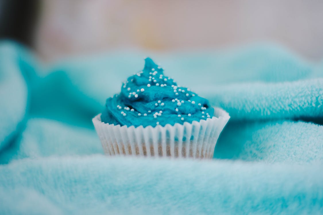 Cupcake Gegarneerd Met Blauw Suikerglazuur
