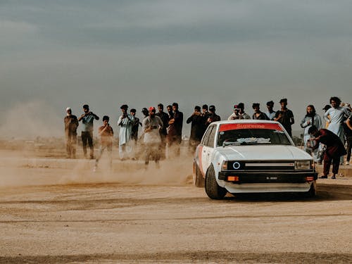 丰田卡罗拉e70, 人群, 沙漠 的 免费素材图片