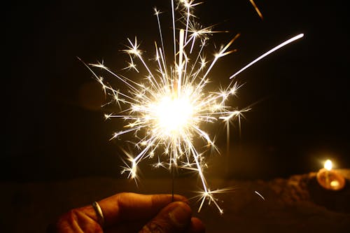 Persona In Possesso Di Fuochi D'artificio