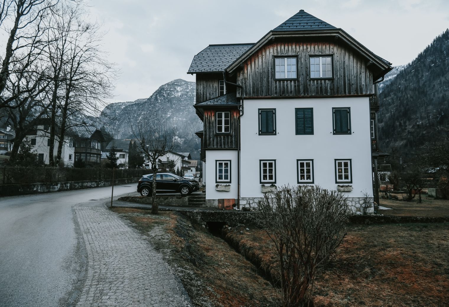 Quarndon — professional movers carrying furniture on a house move