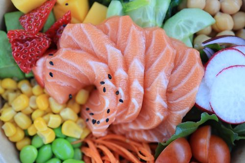 Free A vibrant salad featuring fresh salmon, fruits, and vegetables creating a healthy and colorful meal. Stock Photo