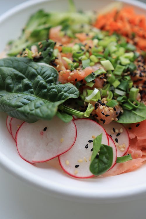 Salad with Salmon and Vegetables 