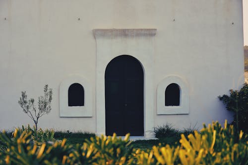 White House With Closed Doors