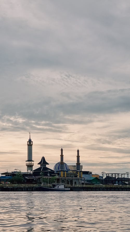 Gratis stockfoto met hemel, kustlijn, minaretten