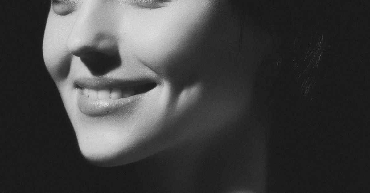Hathaway Cast Opposite Cruise in Paramount's Days of Thunder Sequel