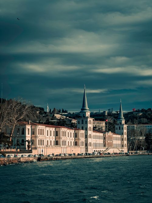 Free Scenic view of Kuleli Military School along the Üsküdar coast under an overcast sky. Stock Photo