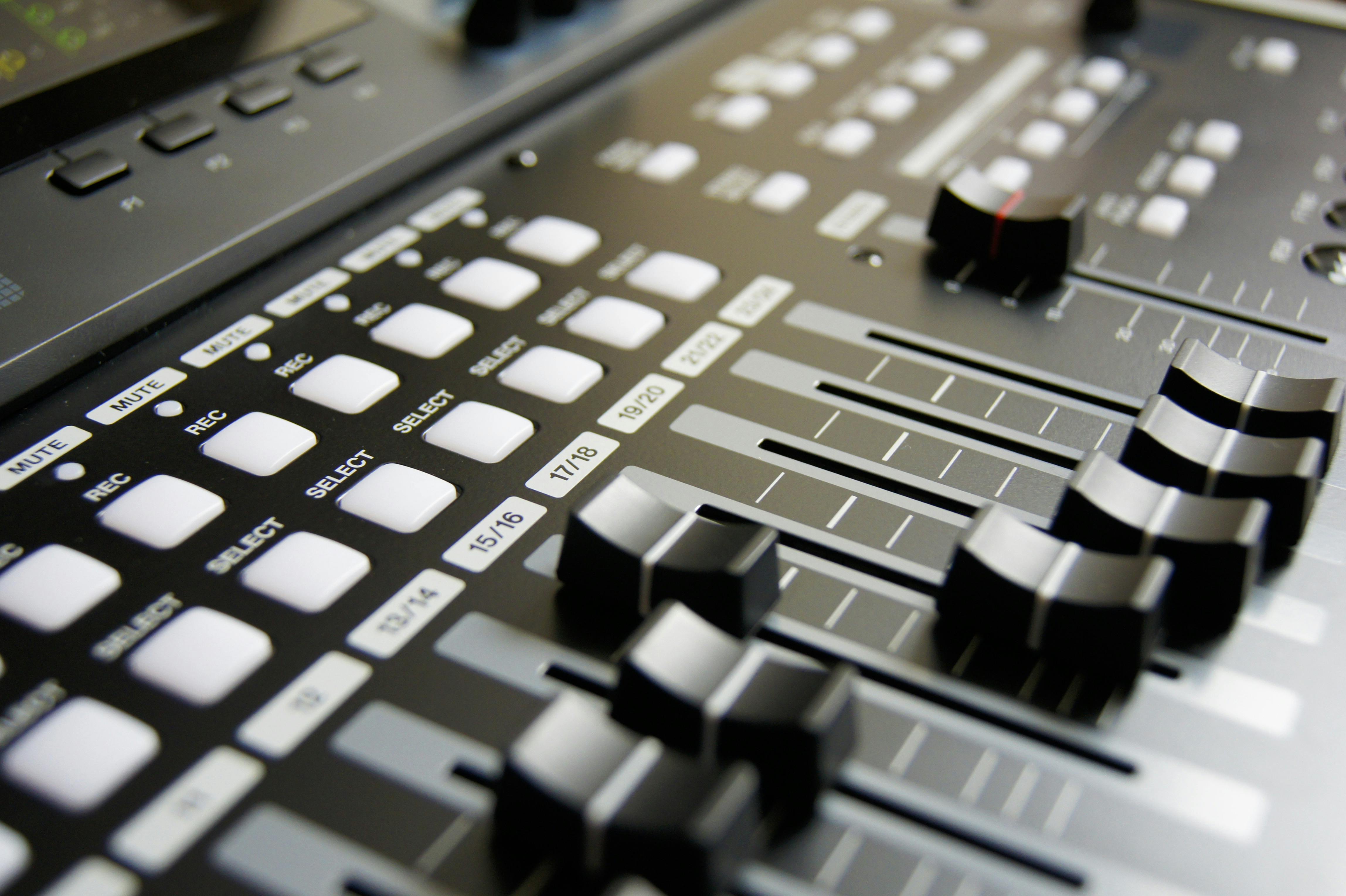 Black Disc Jockey Music Pad · Free Stock Photo