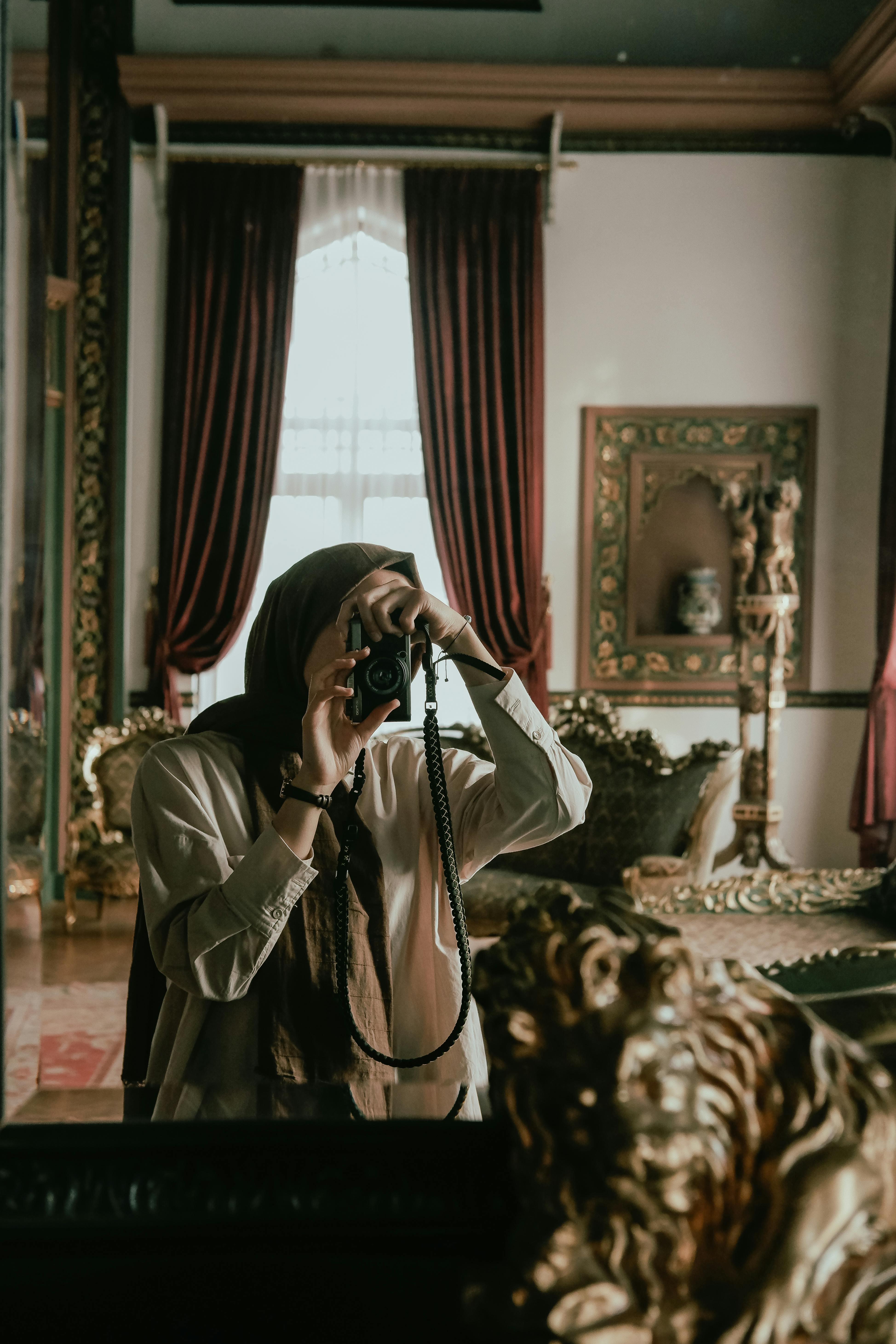 Standing Room Photos, Download The BEST Free Standing Room Stock Photos