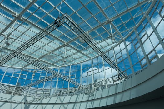 现代化的室内玻璃穹顶采用钢结构设计，可欣赏蓝天景色