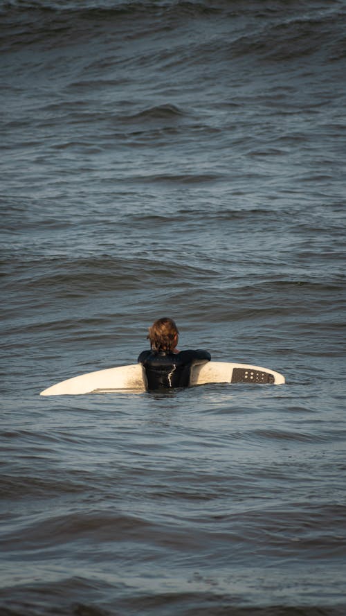 Fotos de stock gratuitas de mar, mujer, nadando