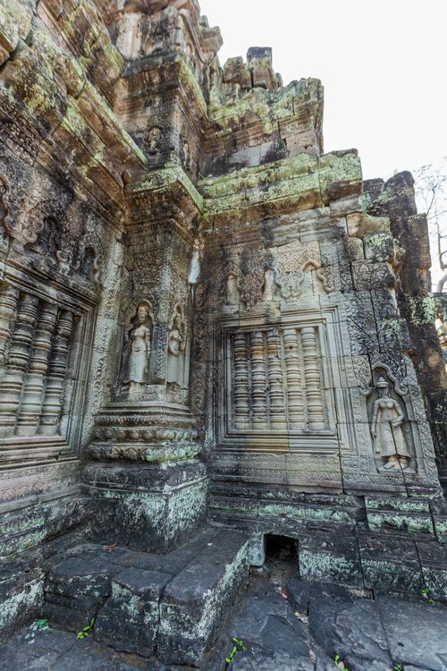 Free Intricate stone sculptures on ancient temple walls, showcasing historical architecture. Stock Photo