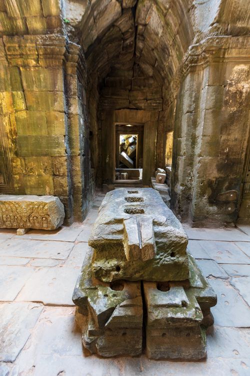 Free Explore the ancient ruins of Angkor Wat temple with its intricate stone architecture and historical significance. Stock Photo