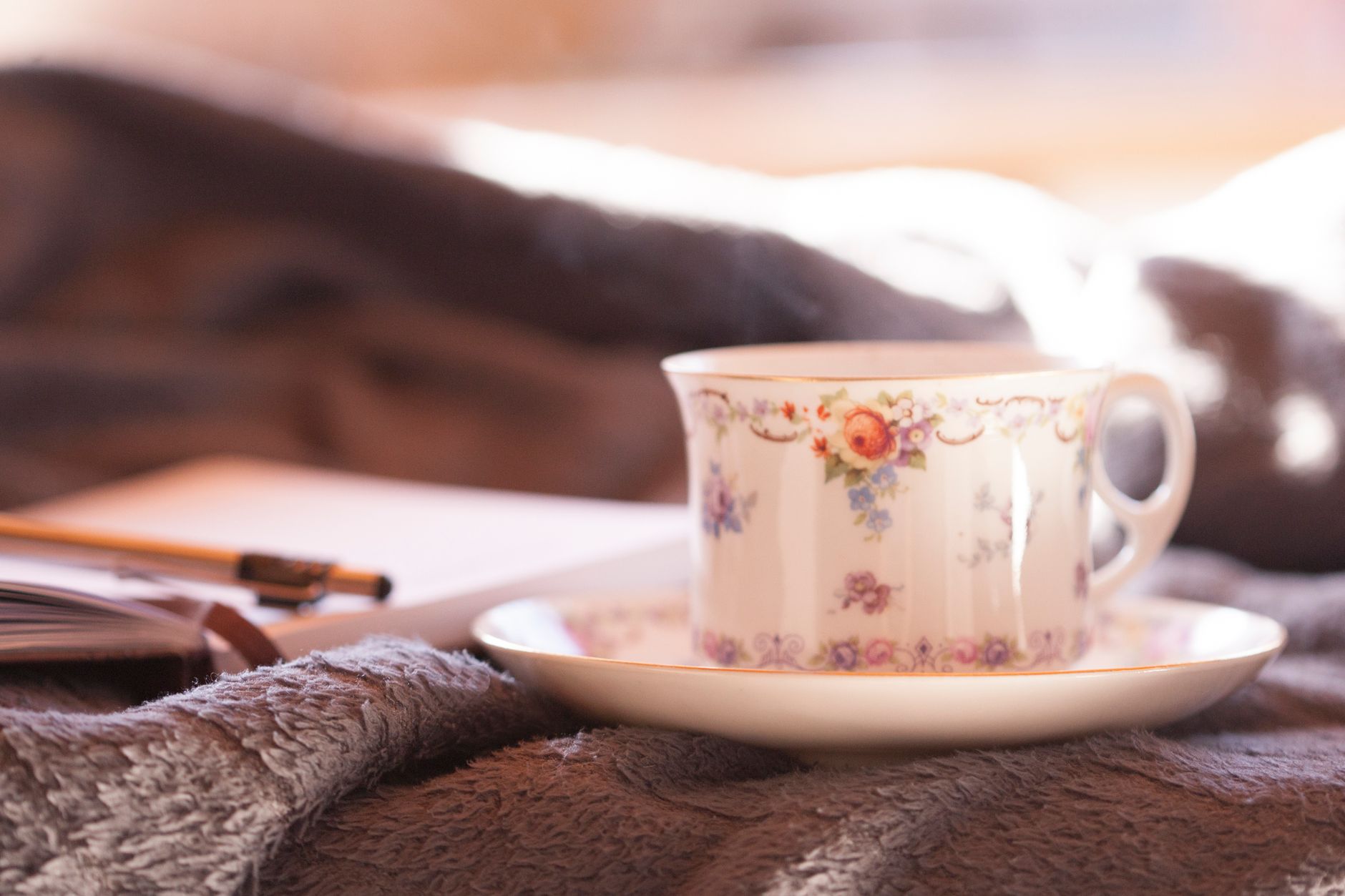 温かいお茶のカップ