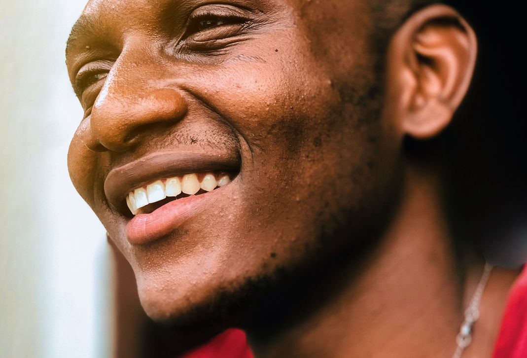 Online dating: starting a conversation on a niche platform