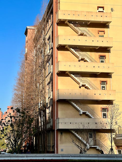 Photos gratuites de arbres, bâtiment, ciel bleu