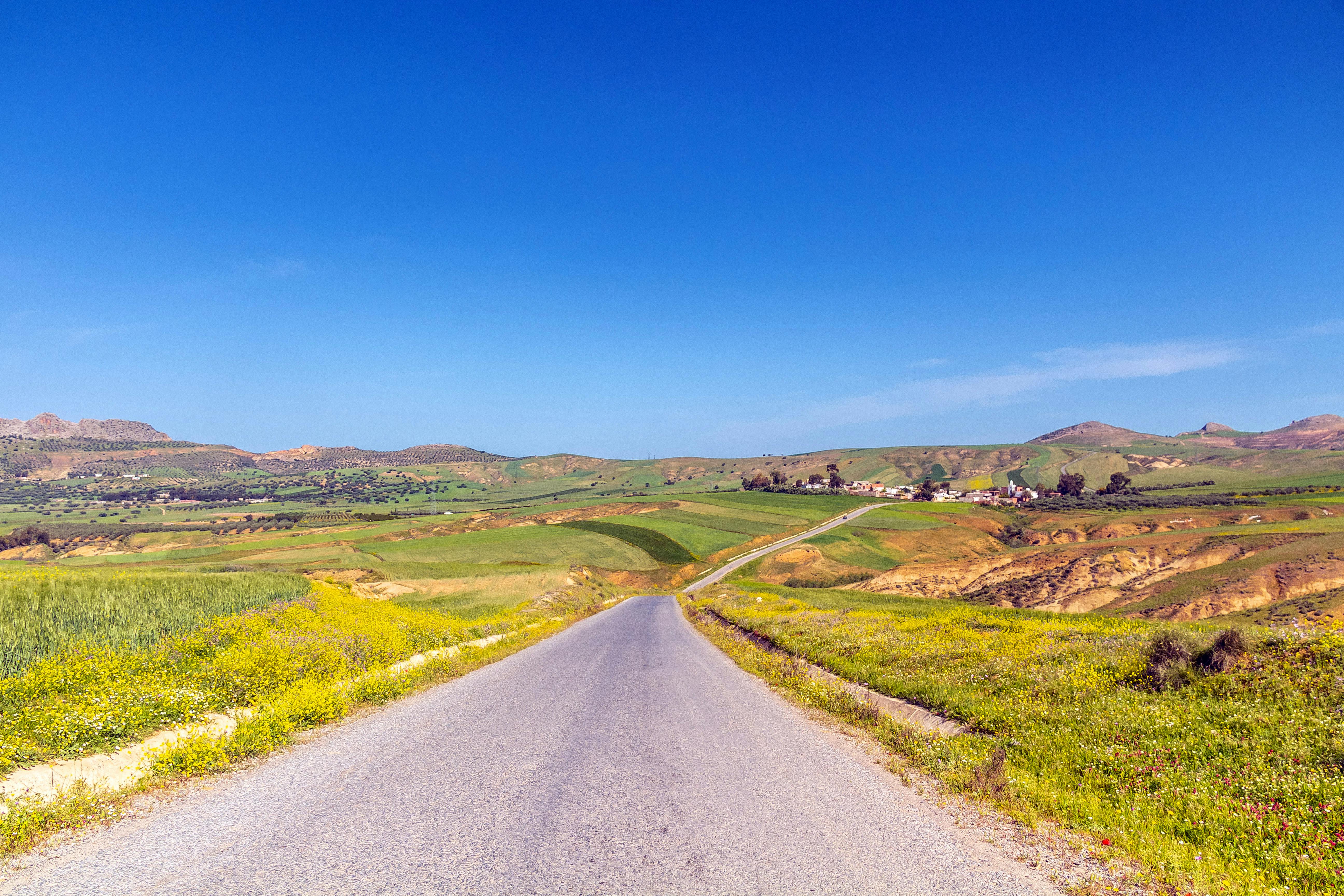 19 Under-the-Radar Spring Travel Deals Worth Booking Now — Photo by Ismail SAIDI on Pexels