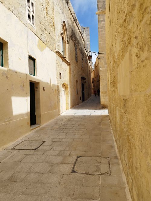 Free Explore a sunlit, historic alleyway in Mdina, Malta's timeless charm. Stock Photo