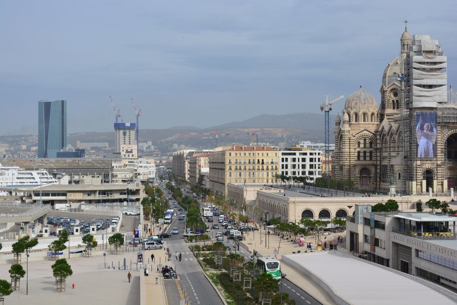 Vivre à Marseille : Guide Complet 2026 (Quartiers, Coût, Emploi)
