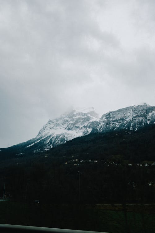 Immagine gratuita di coperto, montagne, nebbia