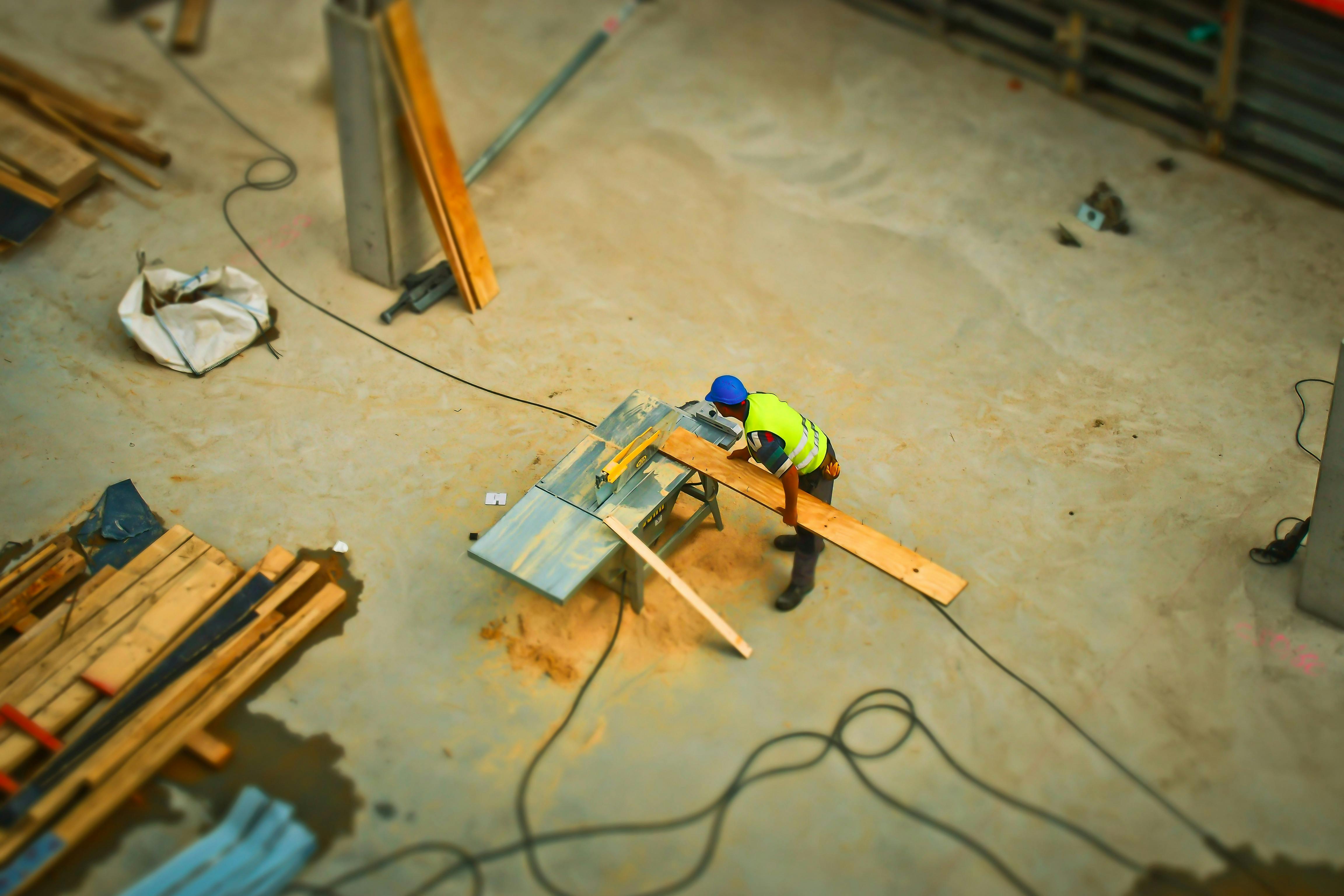 2 Man on Construction Site during Daytime \u00b7 Free Stock Photo