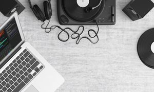 Turntable and audio equipment from above — photo by Pixabay on Pexels