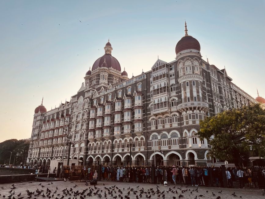 Colaba Causeway and Chhatrapati Shivaji Maharaj Vastu Sangrahalaya