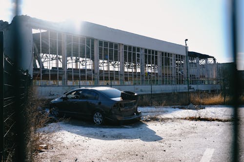 Gratis lagerfoto af bil, fabrik, forladt