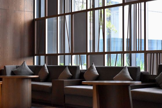 Contemporary lounge with sofas and large windows — photo by El Bravo on Pexels